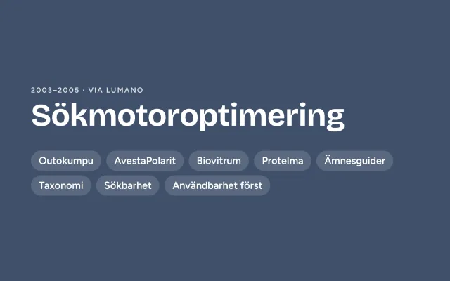 Ett formgivet omslag i duskblått: ”Sökmotoroptimering”, 2003–2005, via Lumano, med etiketter: Outokumpu, AvestaPolarit, Biovitrum, Protelma, ämnesguider, taxonomi, sökbarhet och användbarhet först.