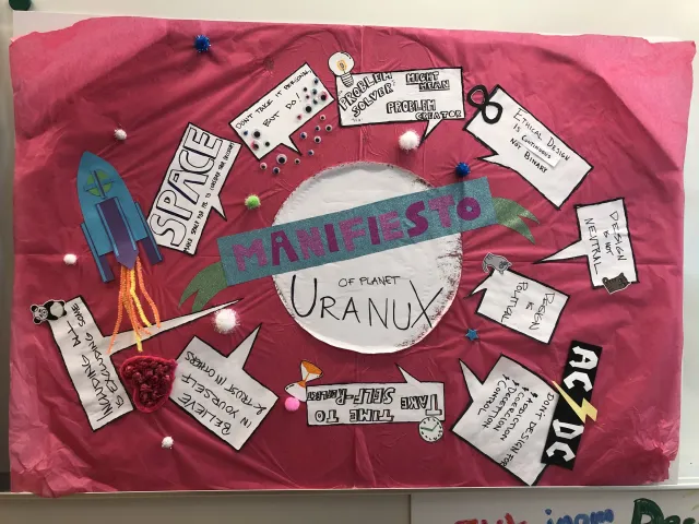 ”Manifesto of Planet Uranux”: Ett studentmanifest på rosa silkespapper med en raket och pratbubblor: ”Design is not neutral”, ”Ethical design is continuous, not binary”, ”Problem solver might mean problem creator”, ”Don't design for addiction, deception or control”, ”Make space for yourself to consider your decisions”.